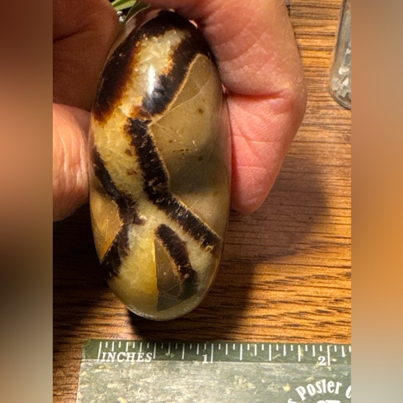 Beautiful Septarian heart shaped palm stone #1 - Picture 3 of 16